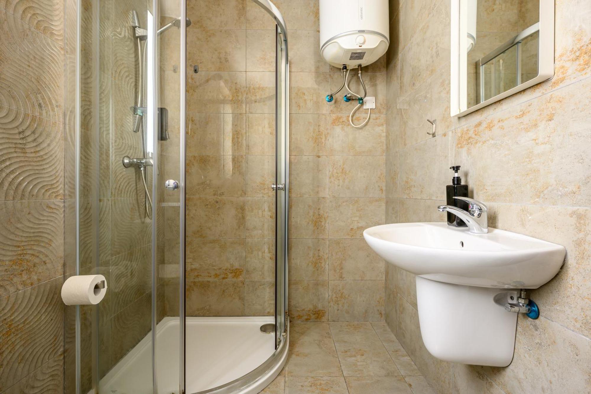 F11 Room 3, Private Room Two Single Beds Shared Bathroom In Shared Flat Мсида Экстерьер фото
