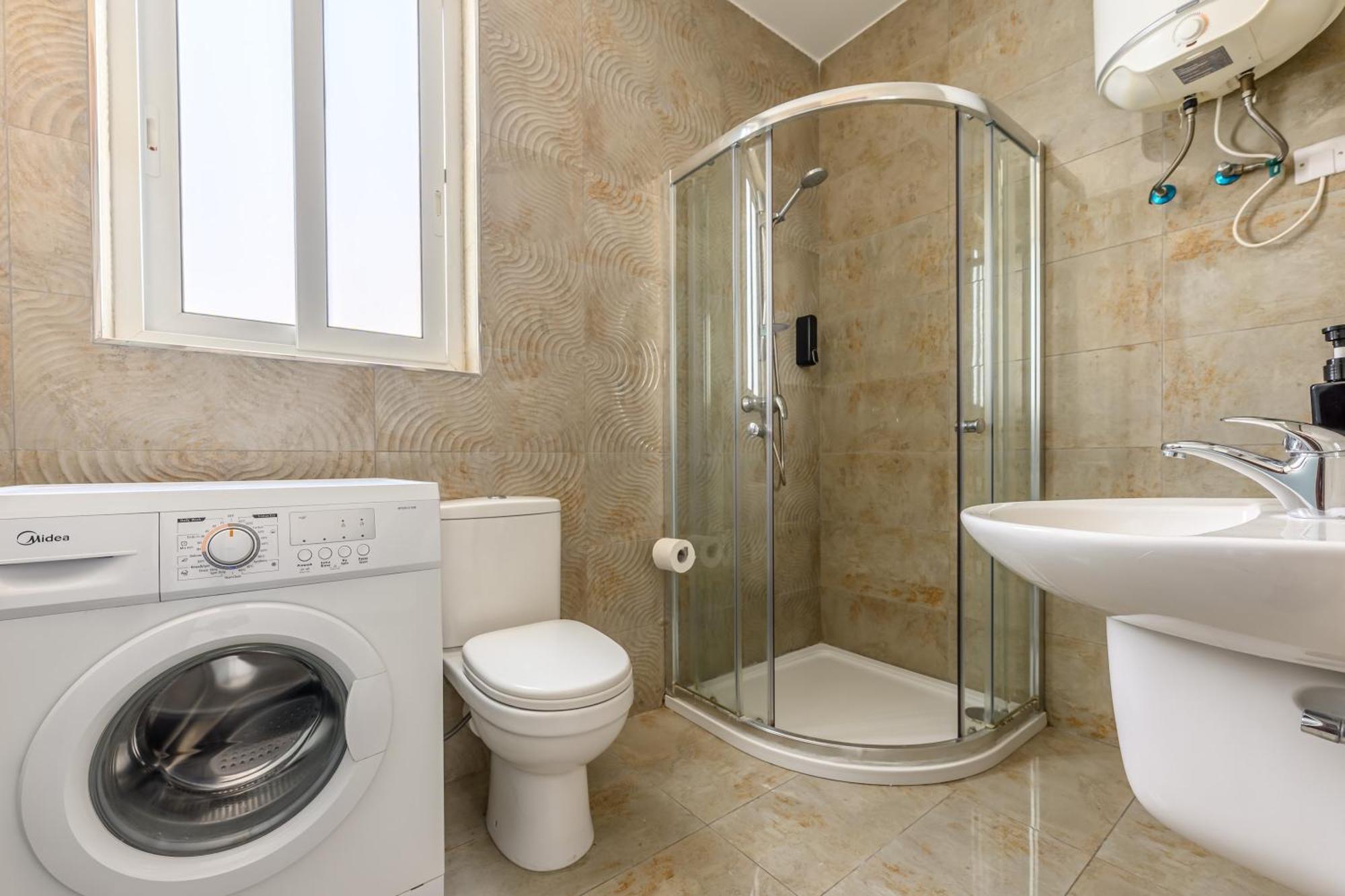 F11 Room 3, Private Room Two Single Beds Shared Bathroom In Shared Flat Мсида Экстерьер фото