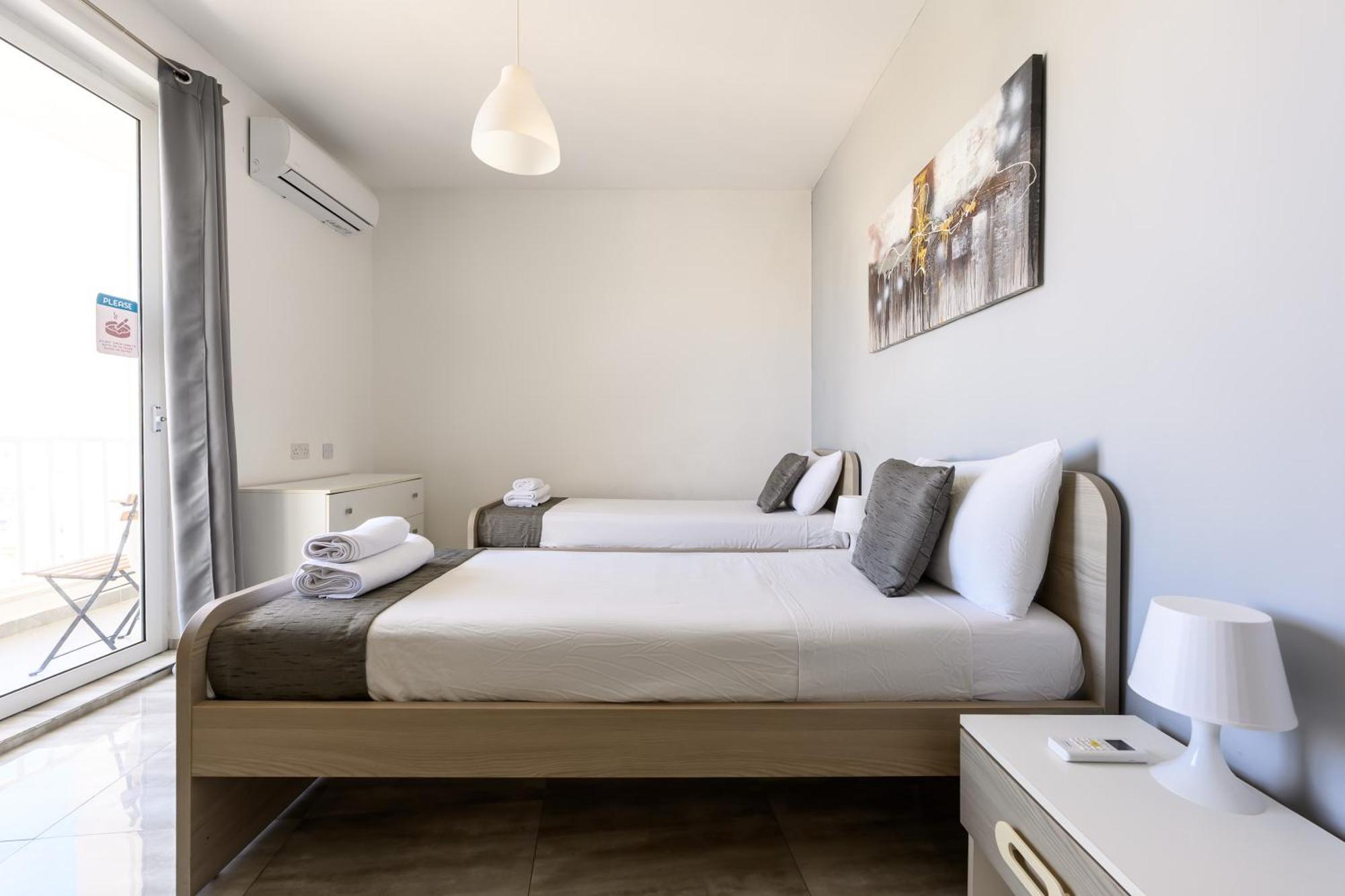 F11 Room 3, Private Room Two Single Beds Shared Bathroom In Shared Flat Мсида Экстерьер фото