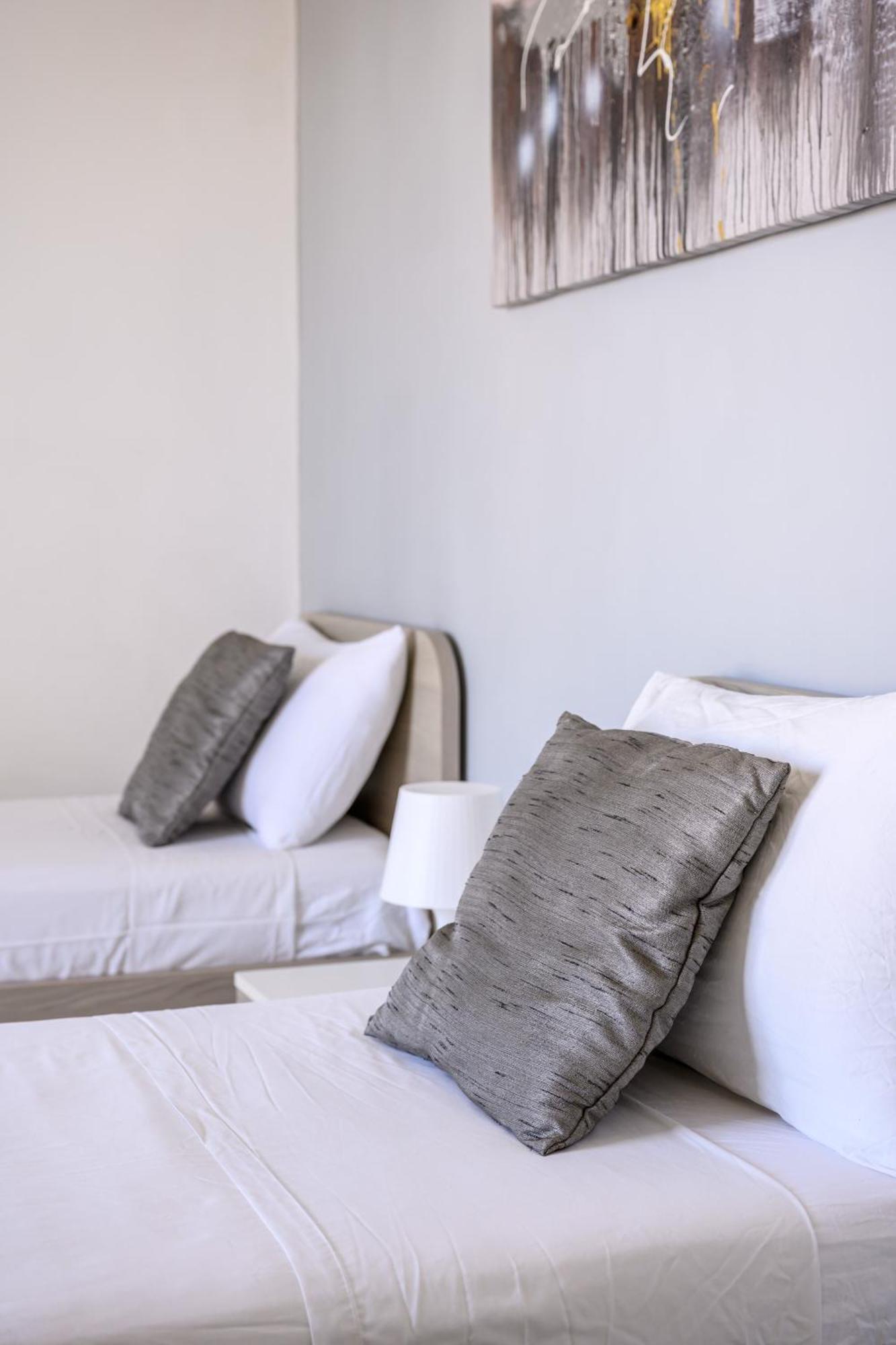 F11 Room 3, Private Room Two Single Beds Shared Bathroom In Shared Flat Мсида Экстерьер фото